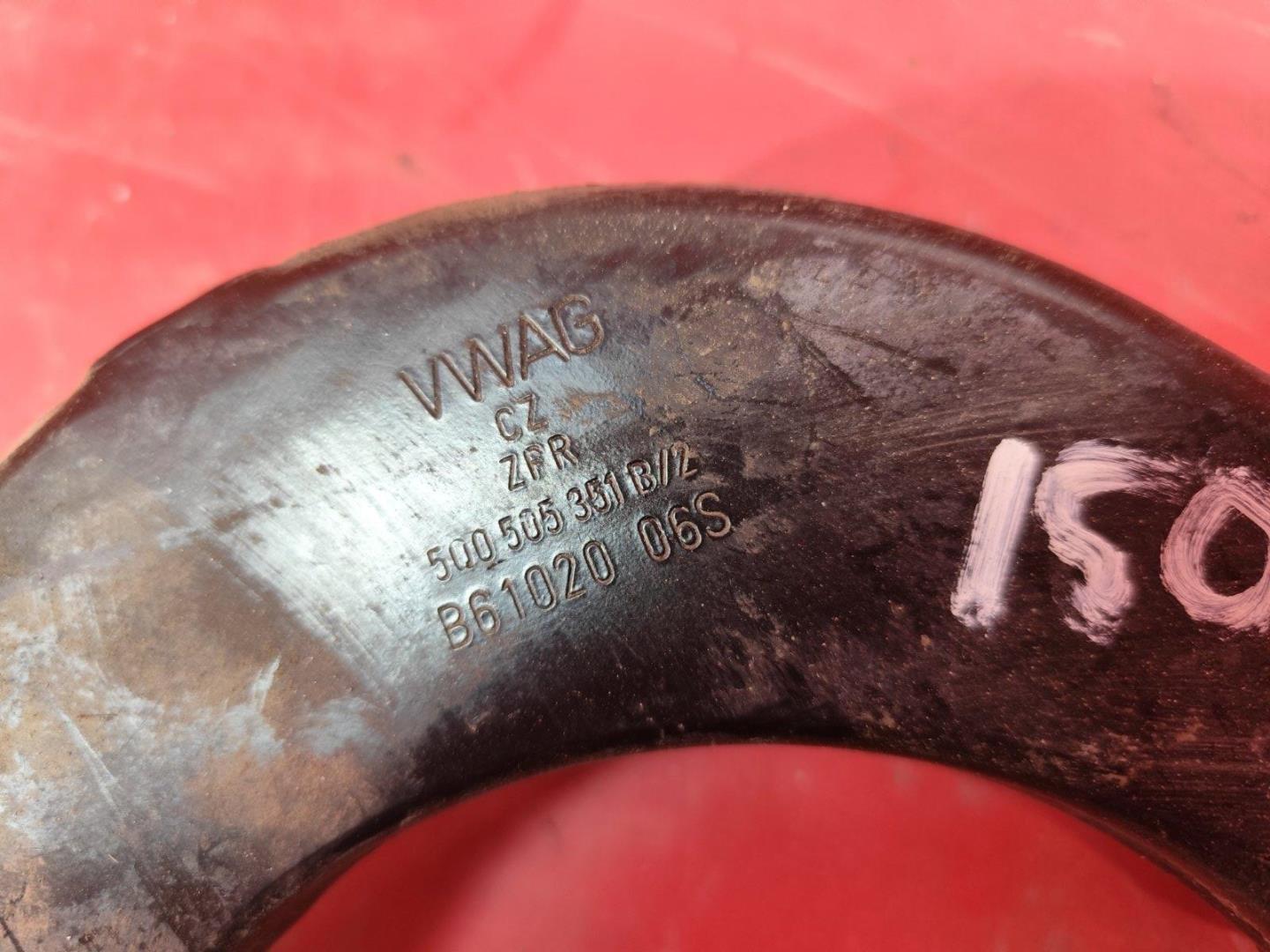 Рычаг передний верхний