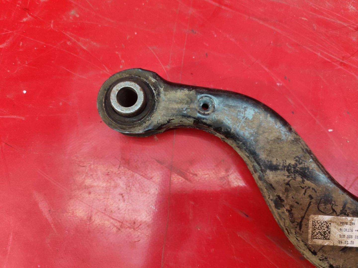 Рычаг передний верхний