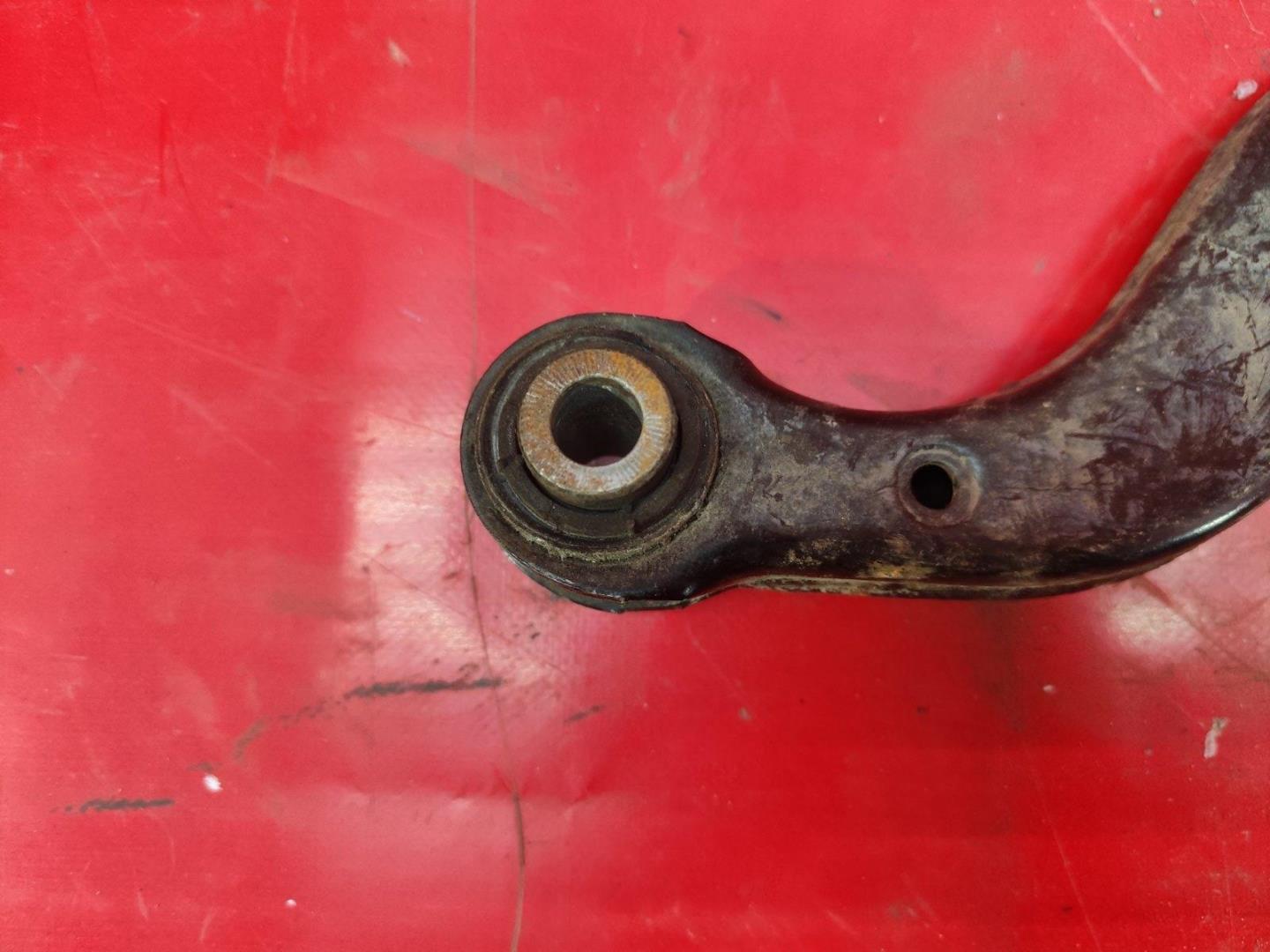 Рычаг передний верхний