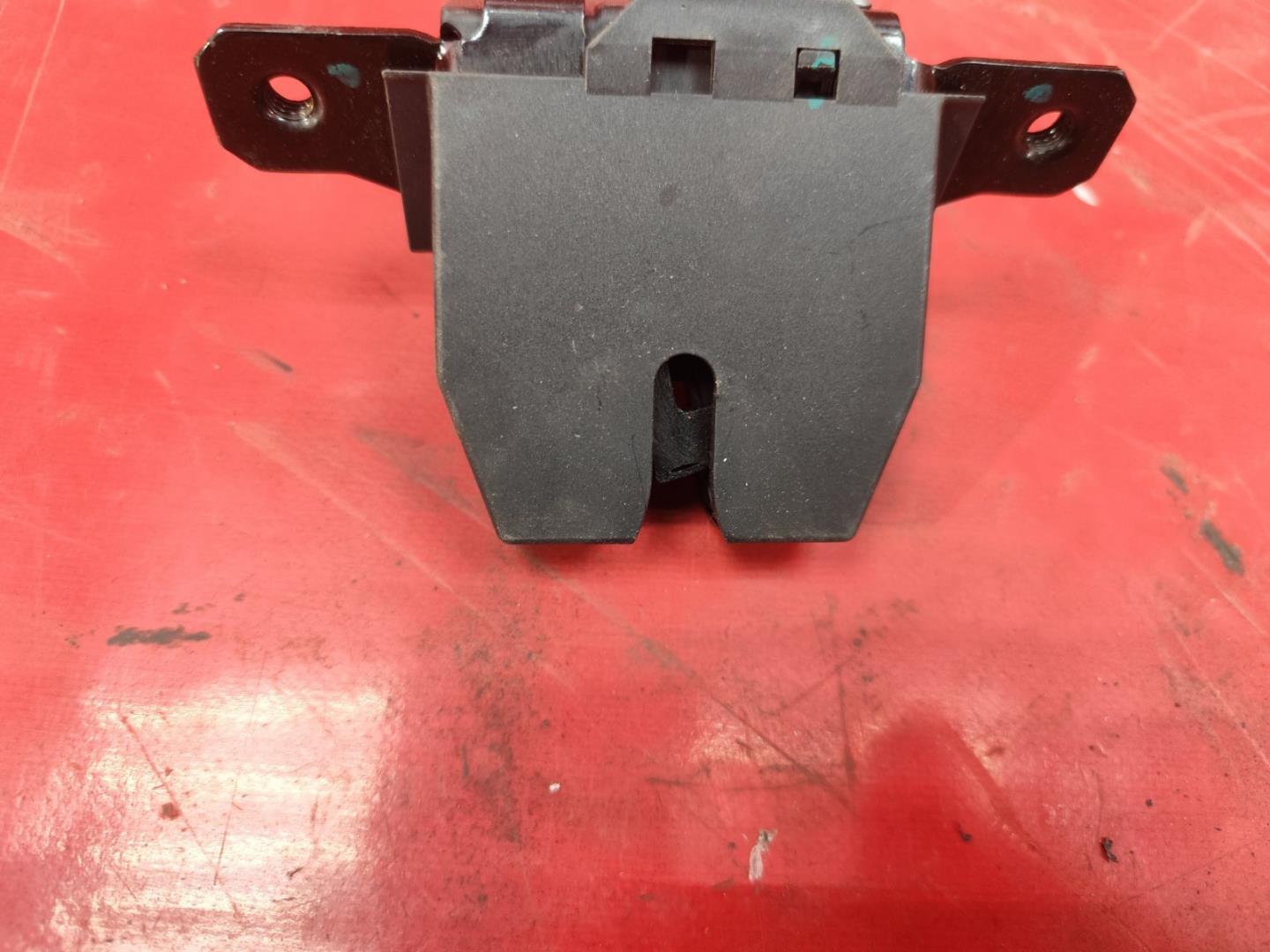 Замок багажника