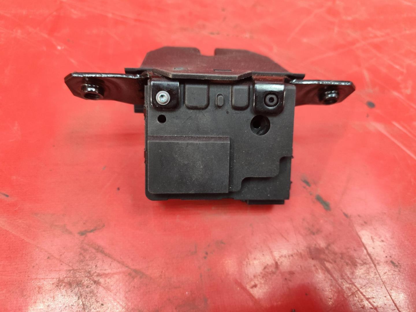 Замок багажника