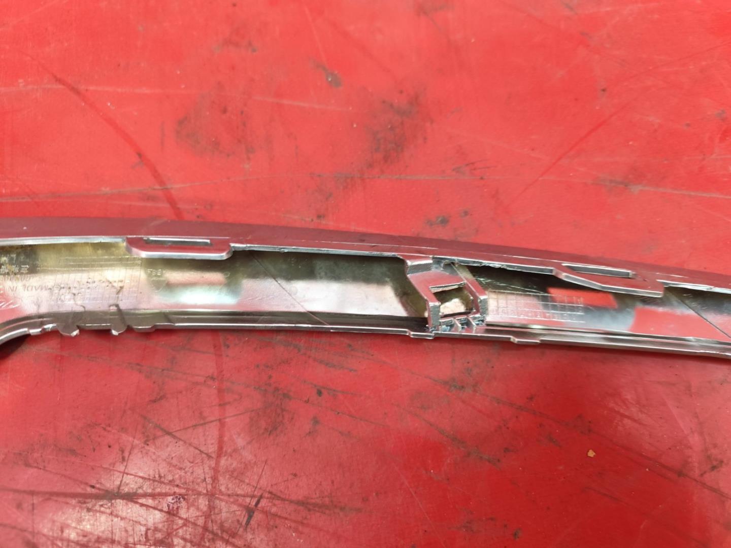 Молдинг фары