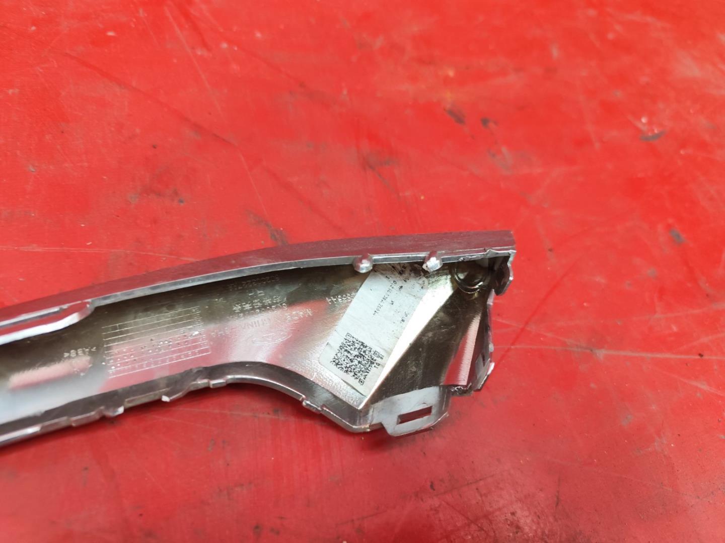 Молдинг фары