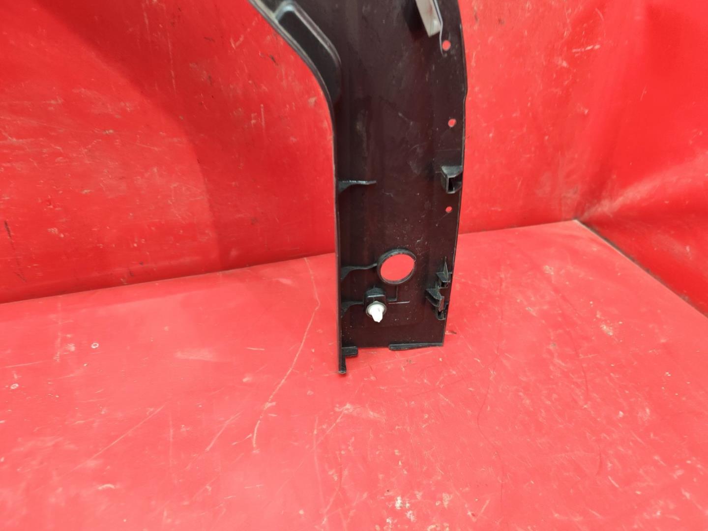 Кожух замка капота