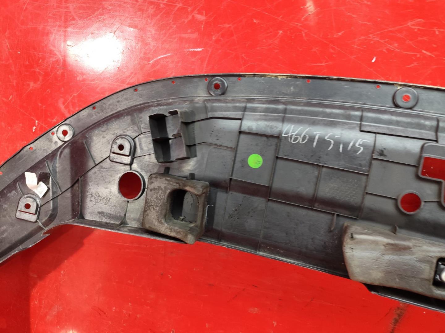 Кожух замка капота