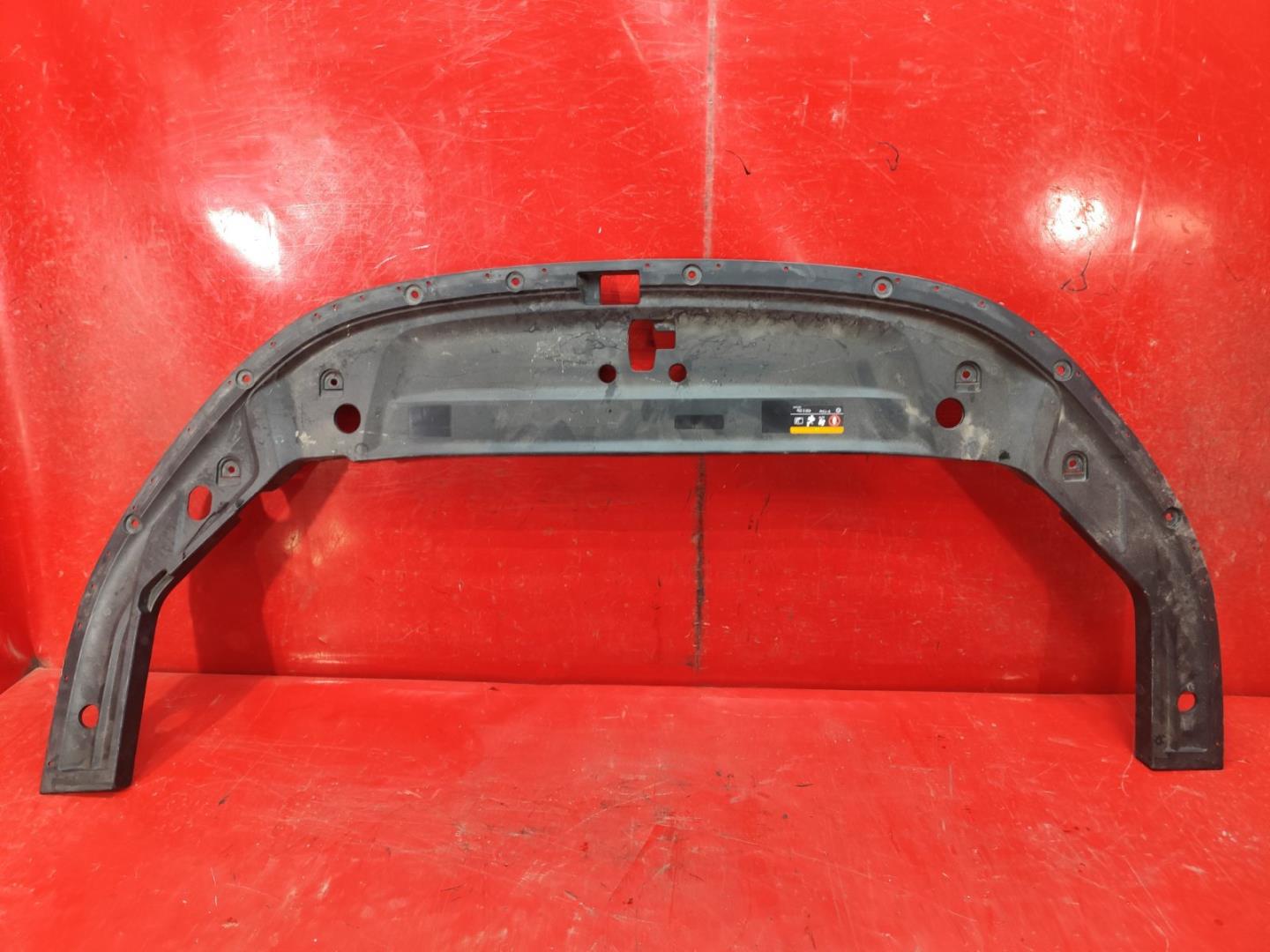 Кожух замка капота