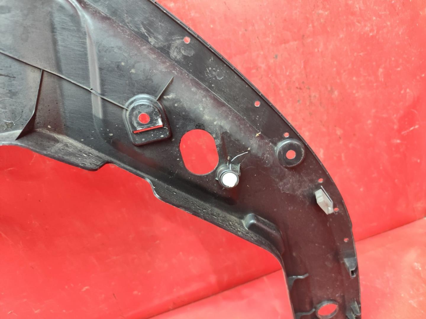 Кожух замка капота