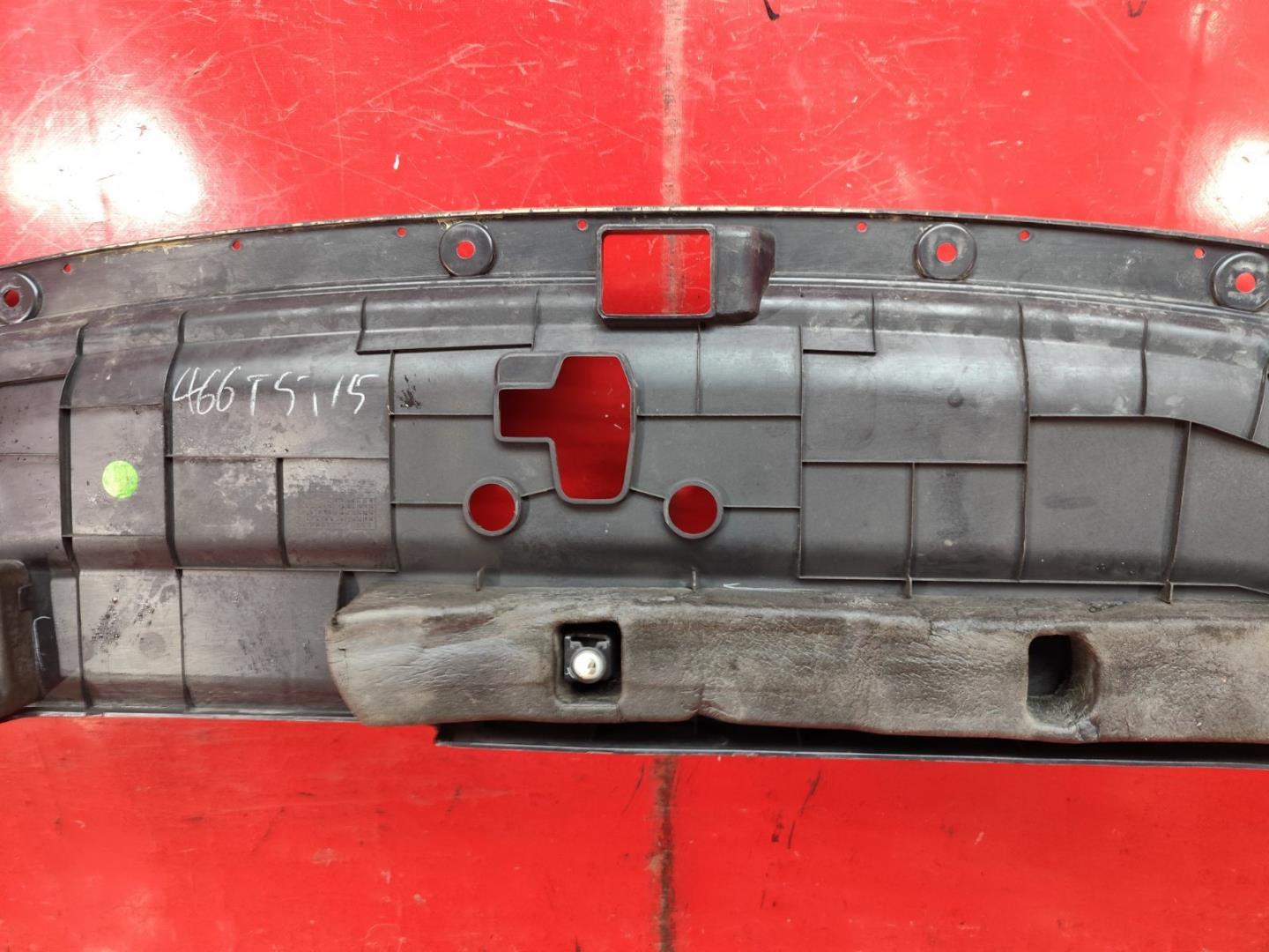 Кожух замка капота