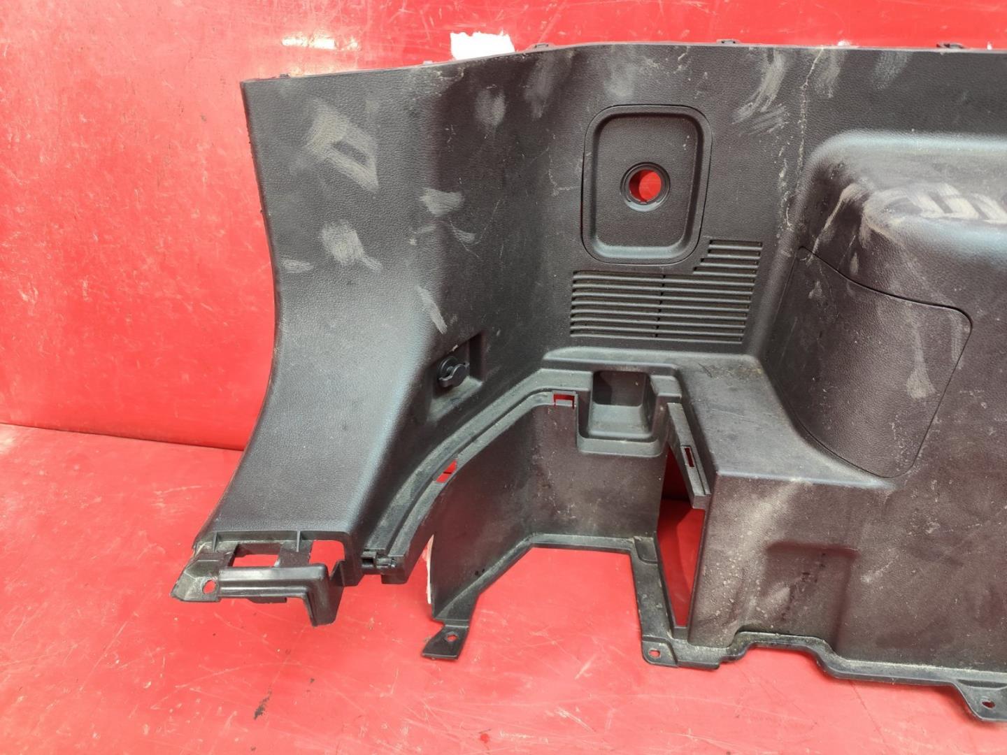 Обшивка багажника