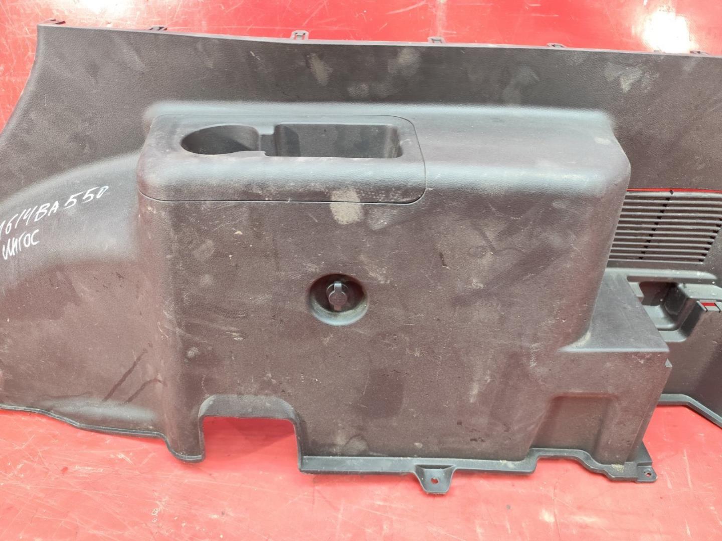 Обшивка багажника