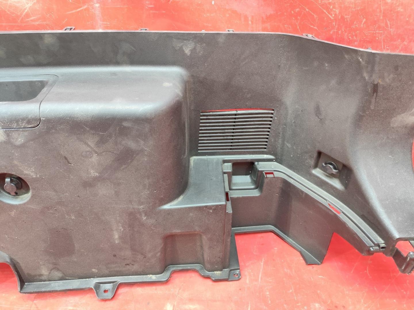 Обшивка багажника