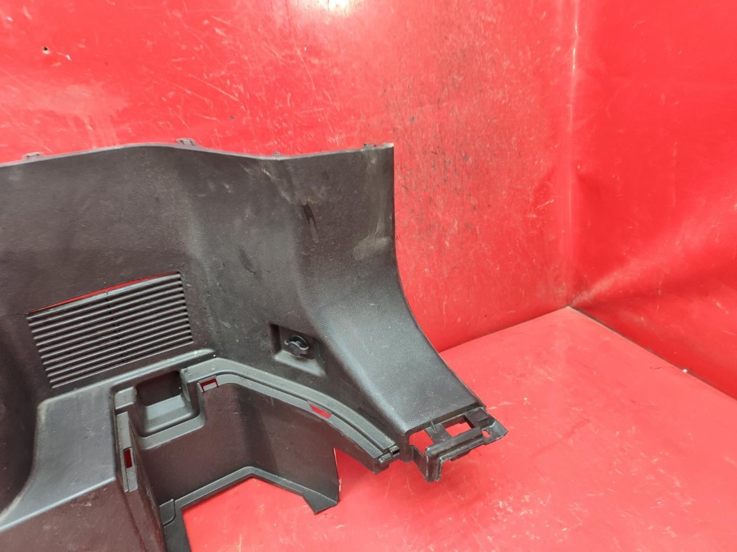 Обшивка багажника