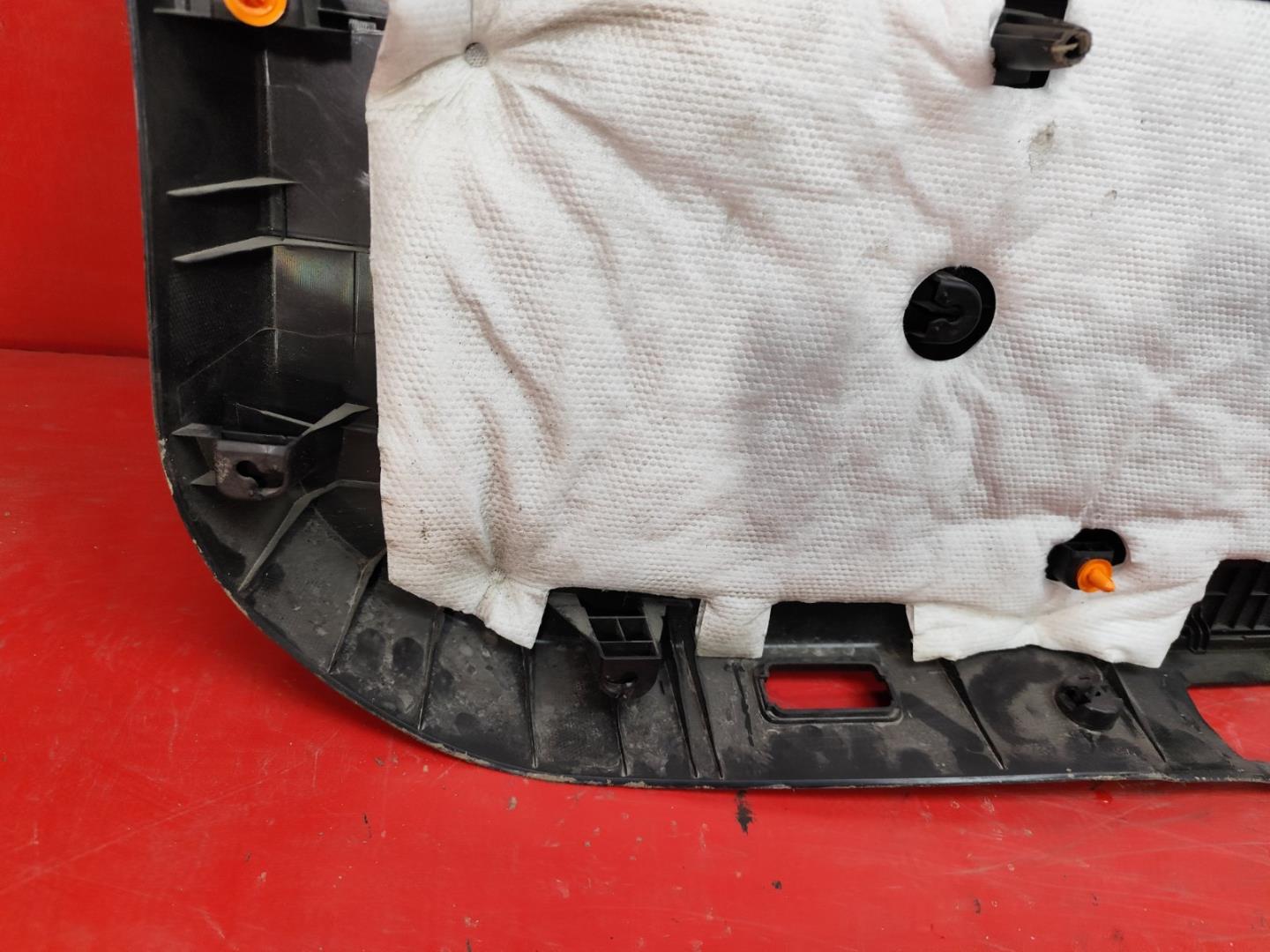 Обшивка крышки багажника