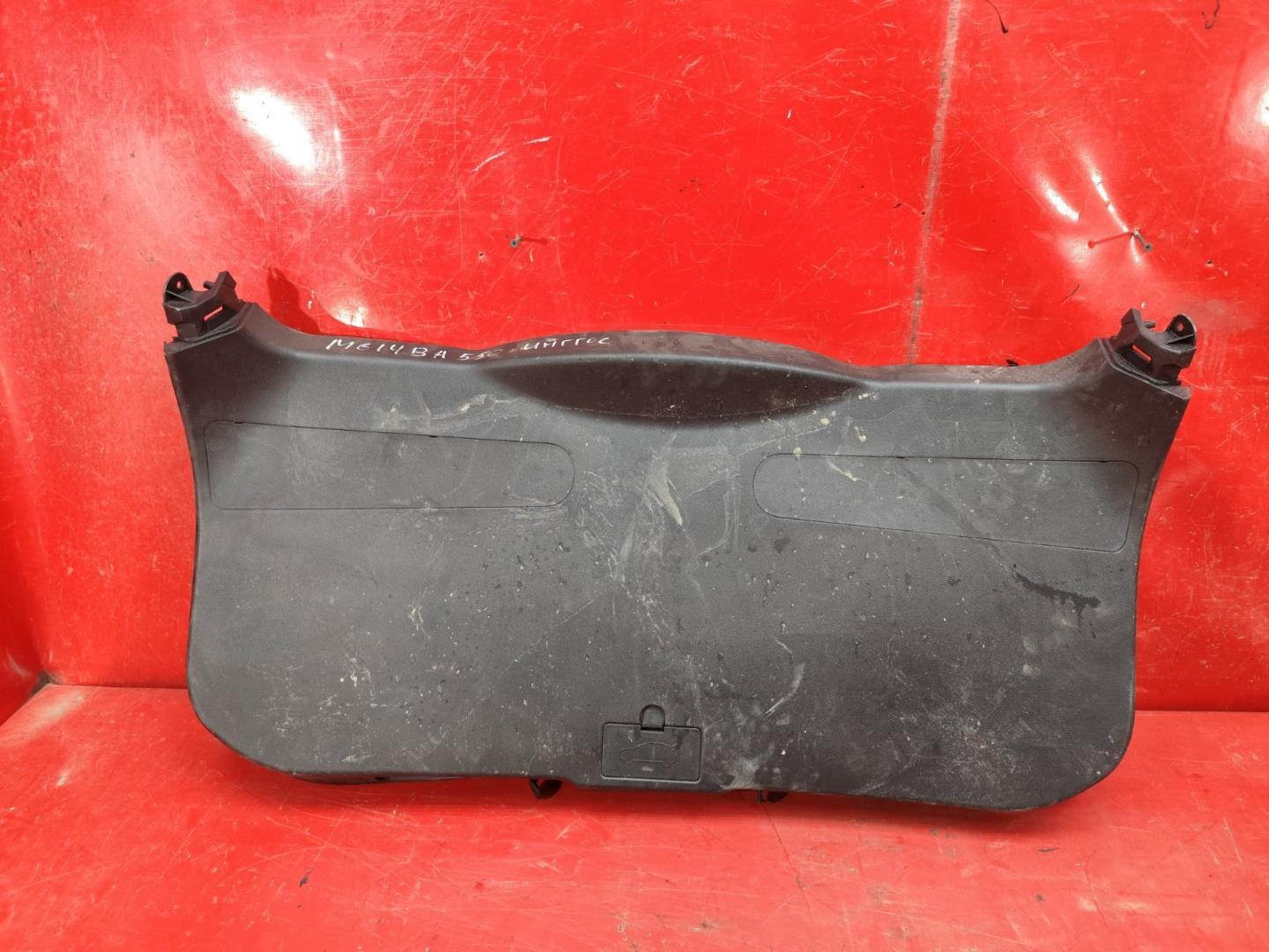 Обшивка крышки багажника