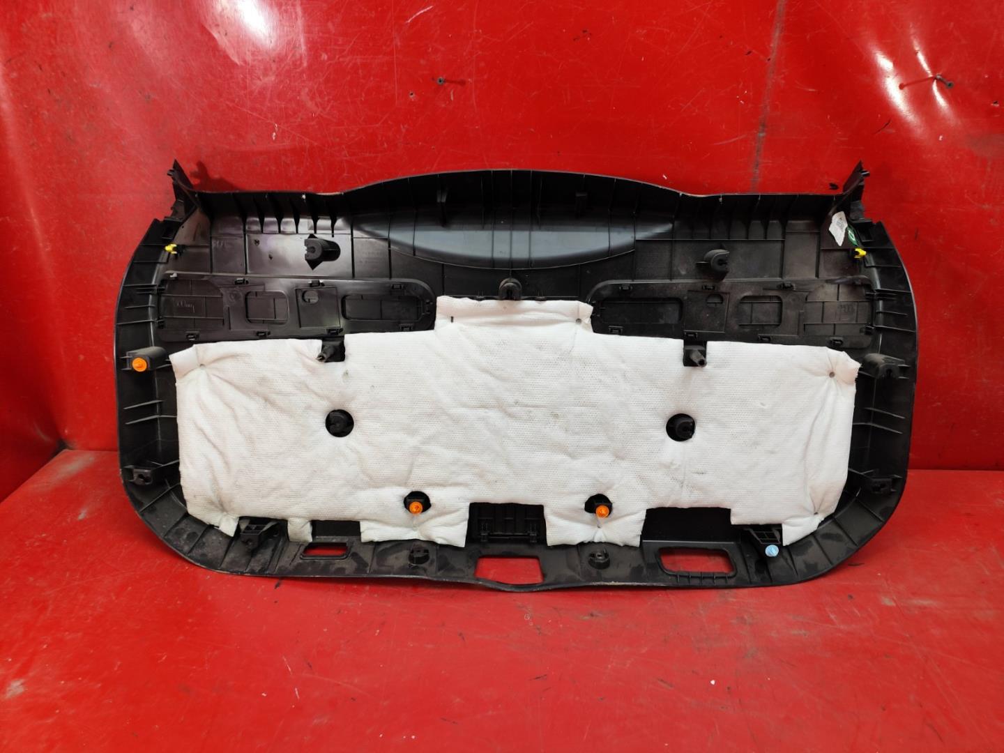 Обшивка крышки багажника