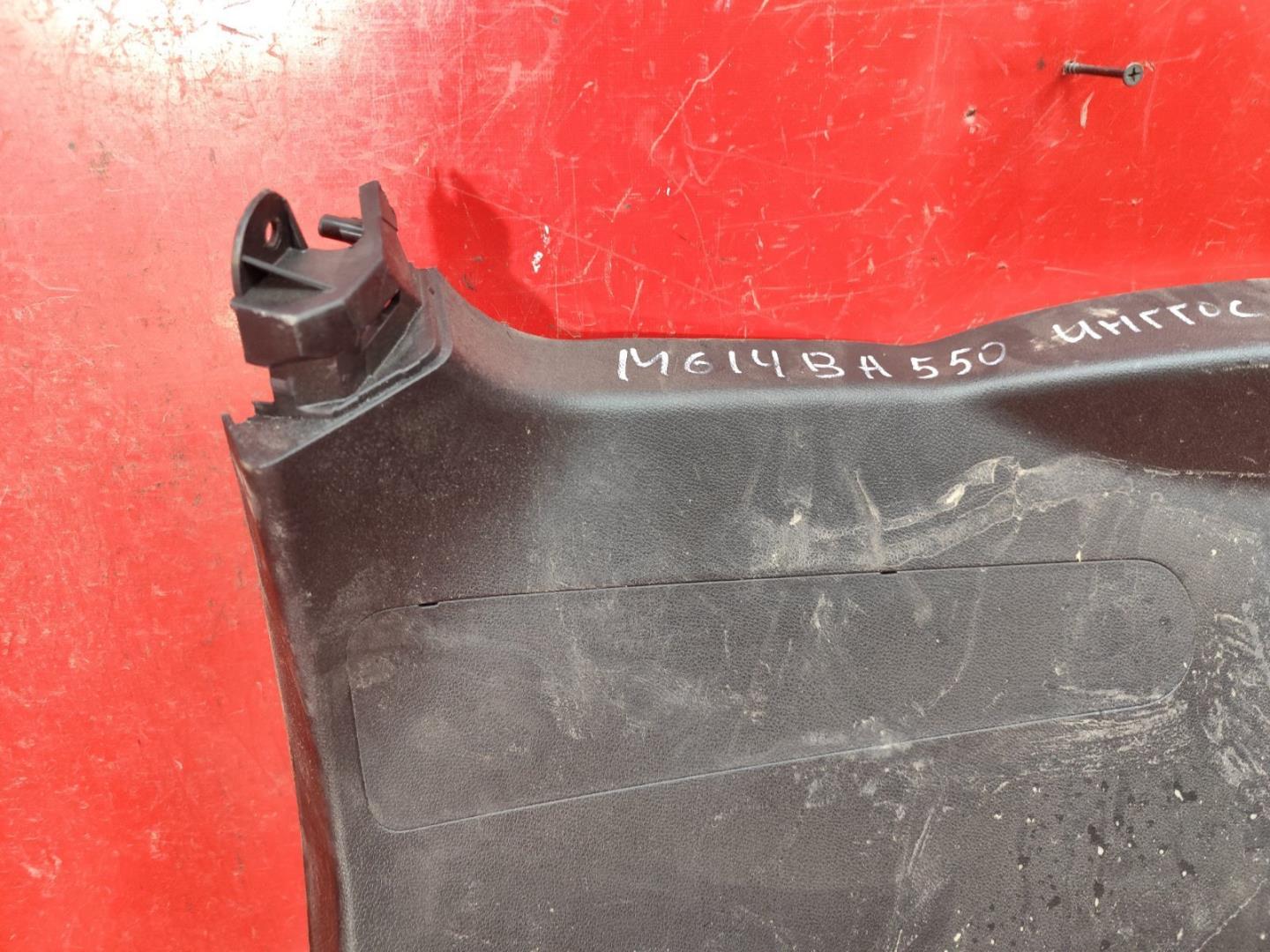 Обшивка крышки багажника