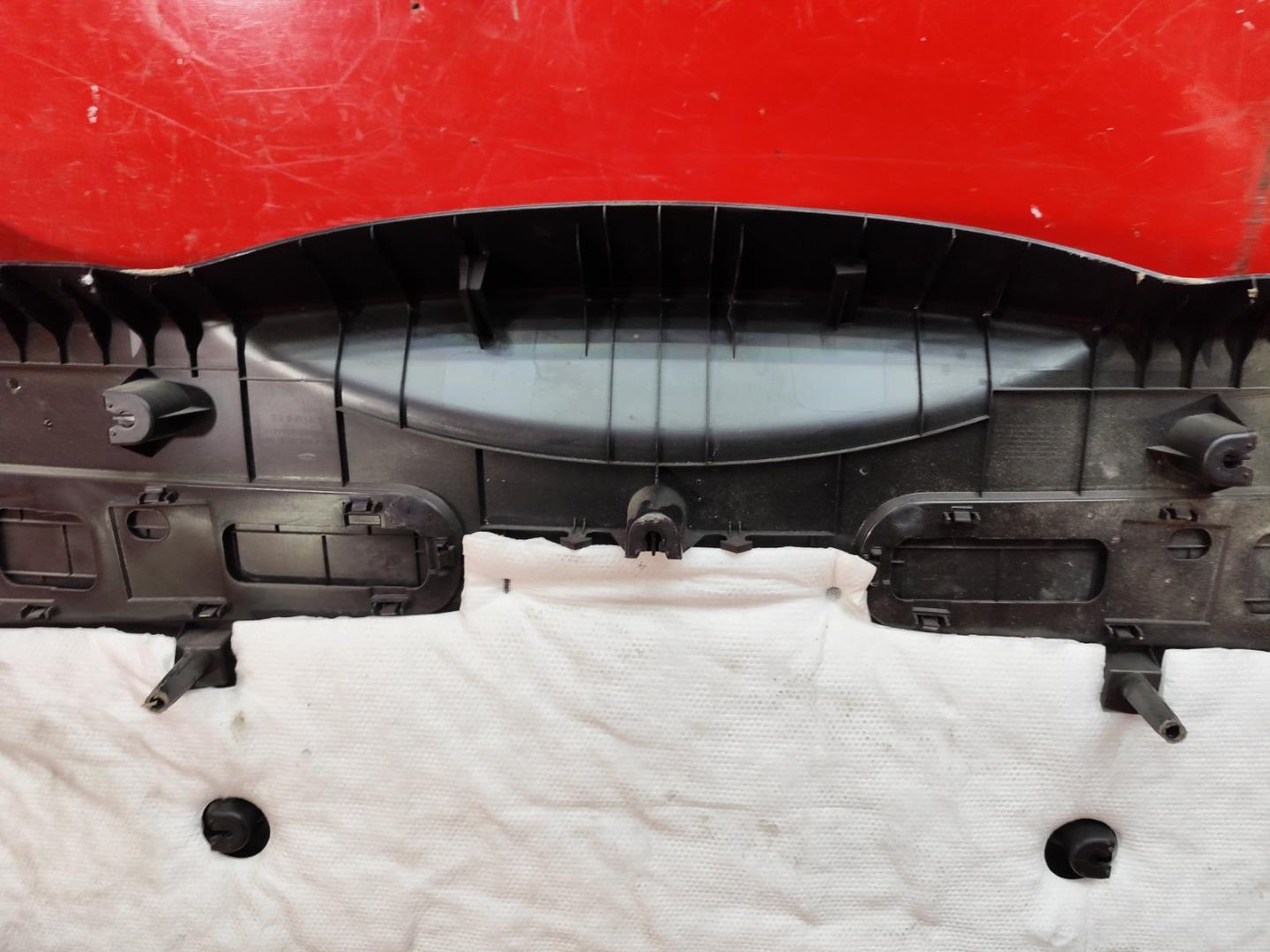 Обшивка крышки багажника