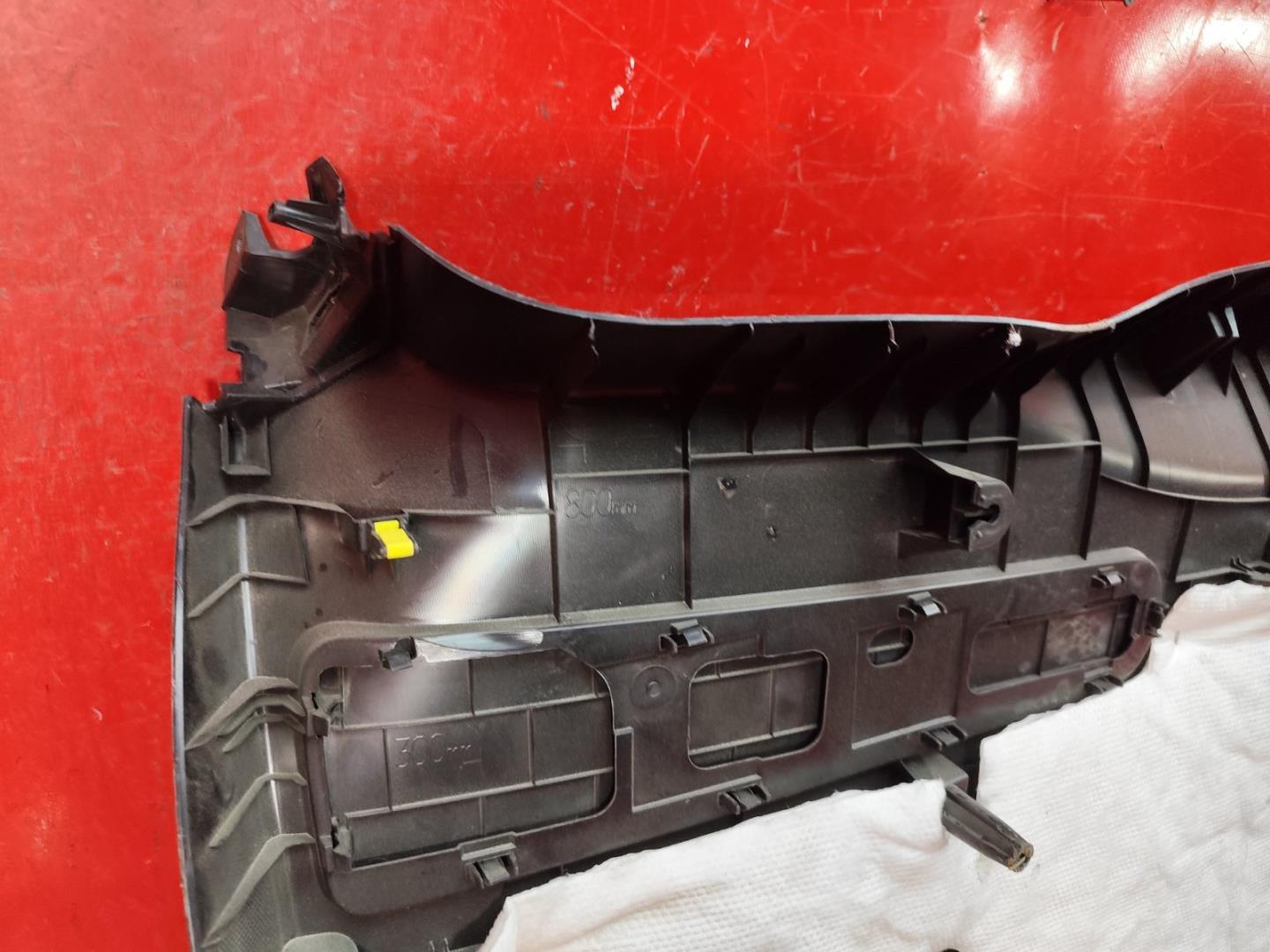 Обшивка крышки багажника