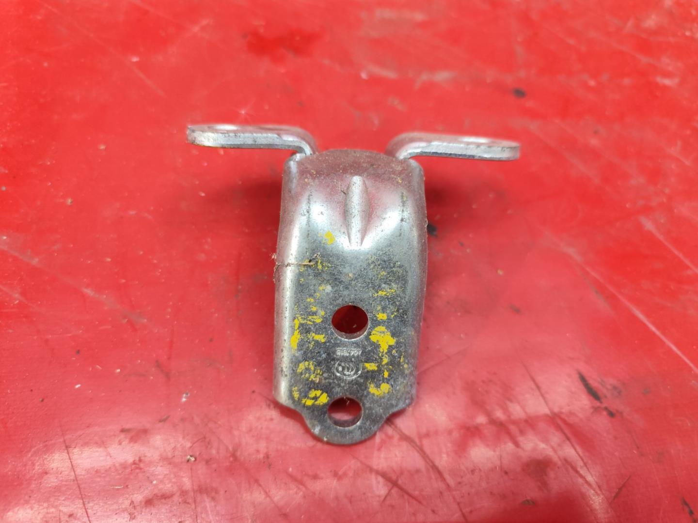 Петля двери