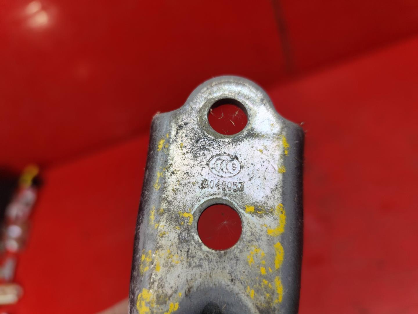 Петля двери