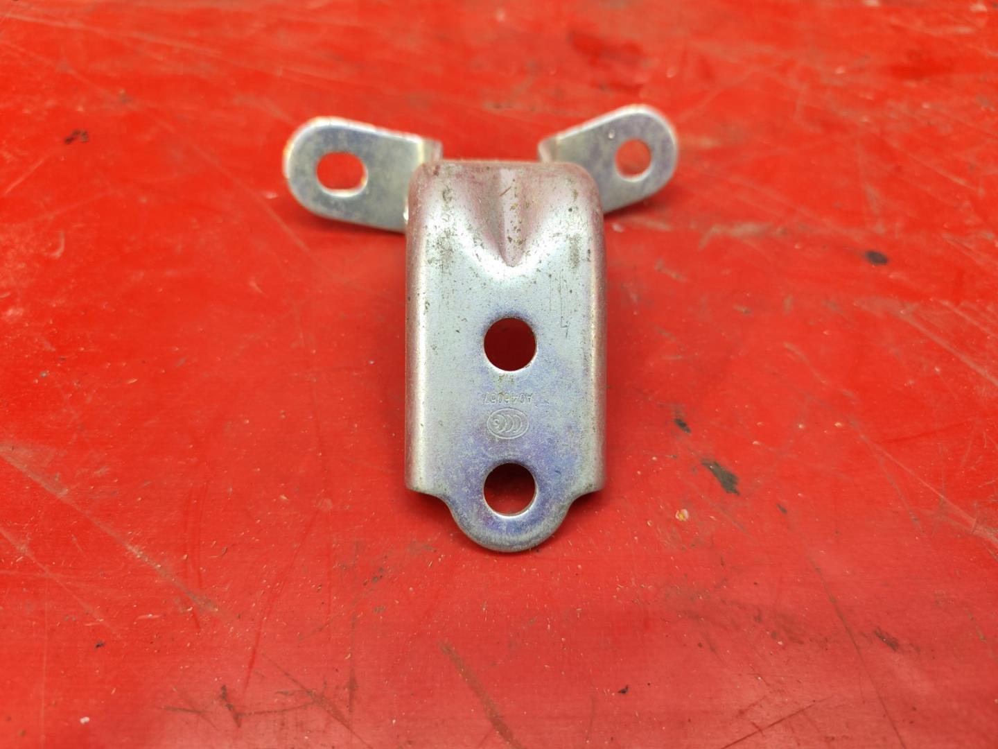 Петля двери