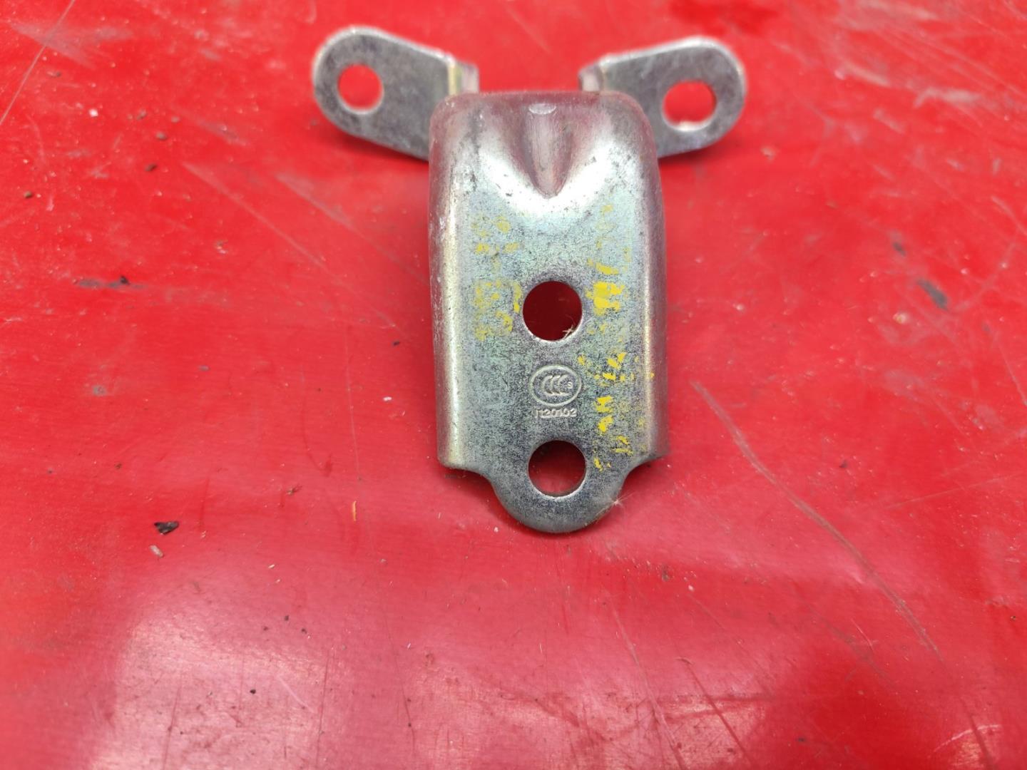 Петля двери