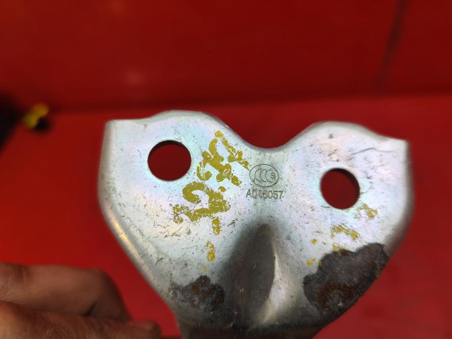 Петля двери