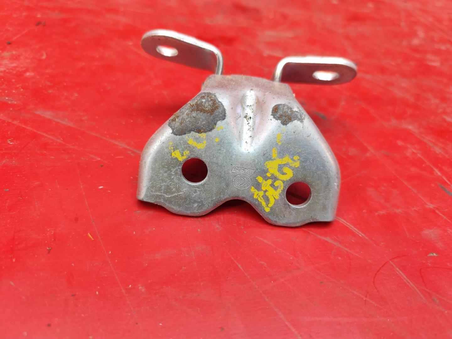 Петля двери