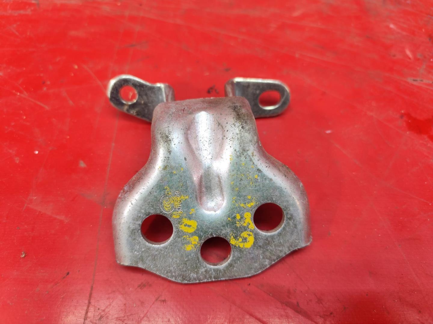 Петля двери