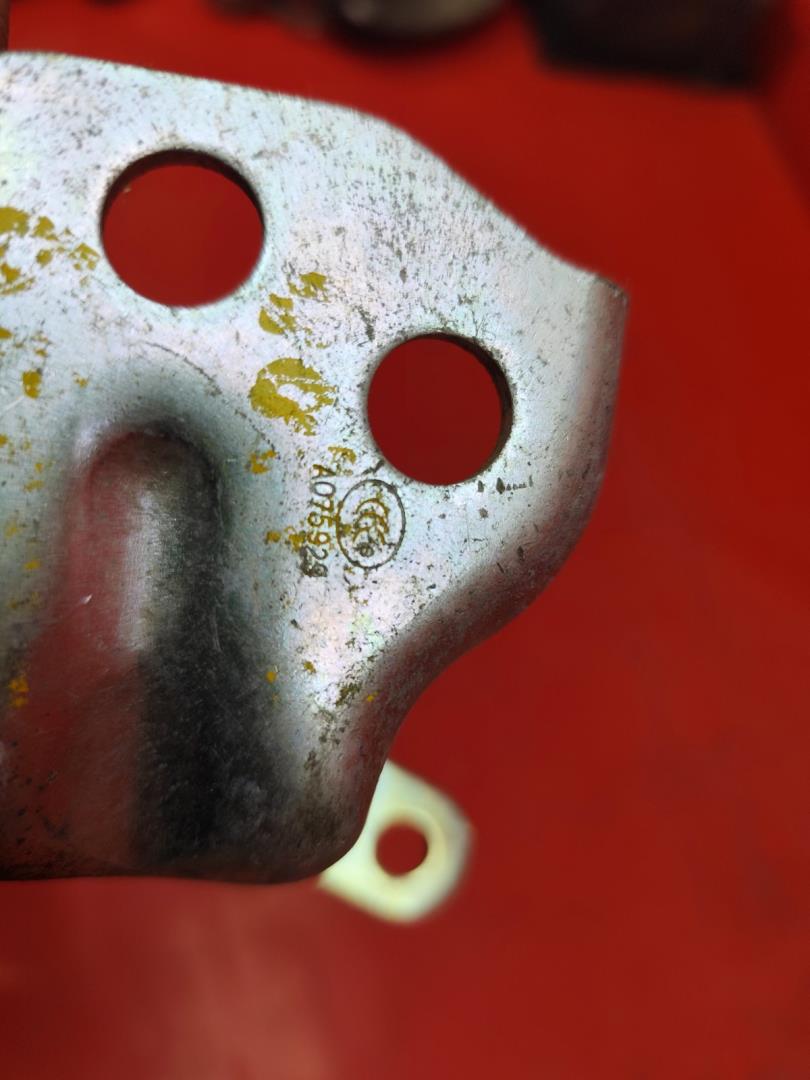 Петля двери