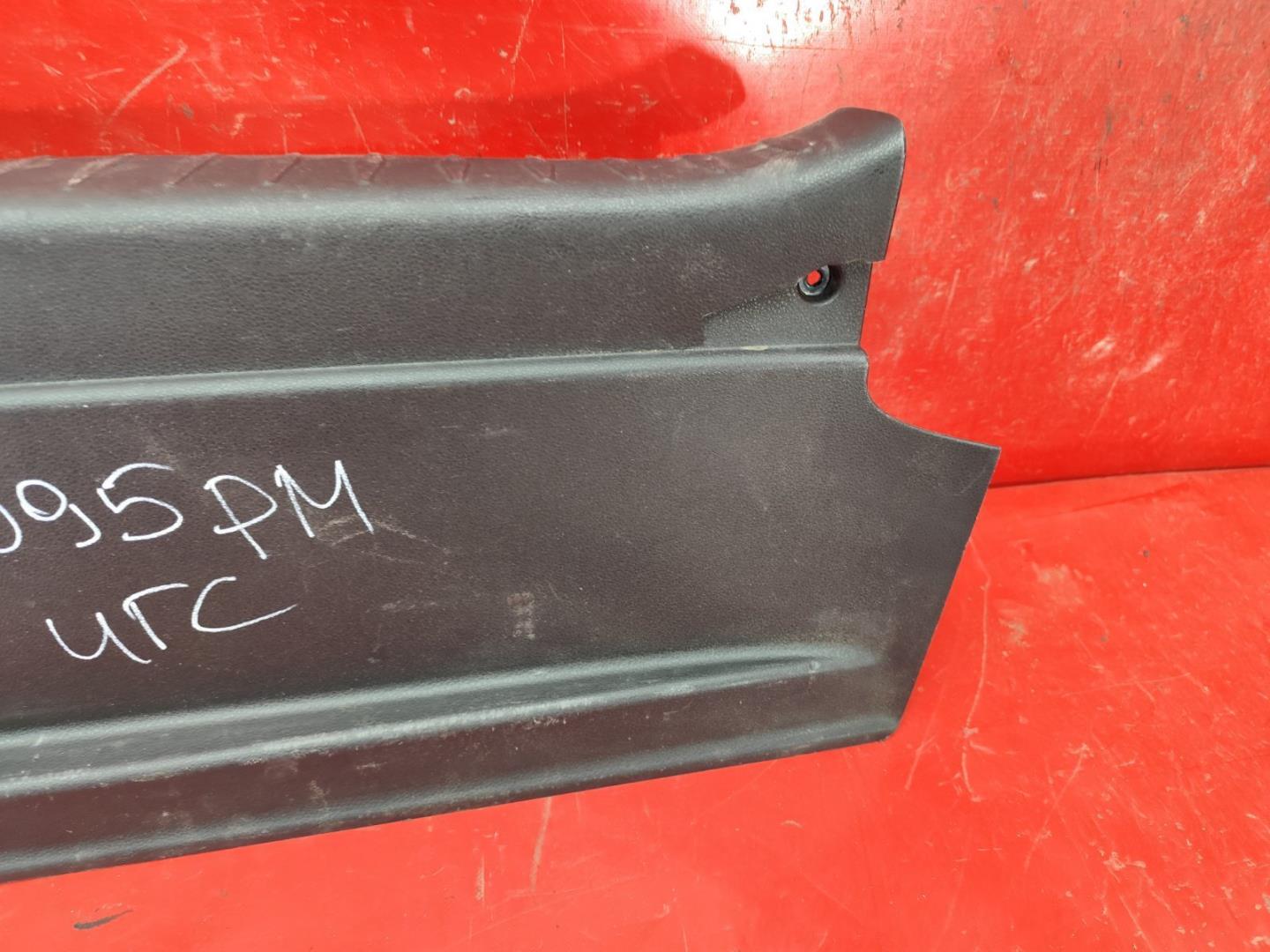 Кожух замка багажника