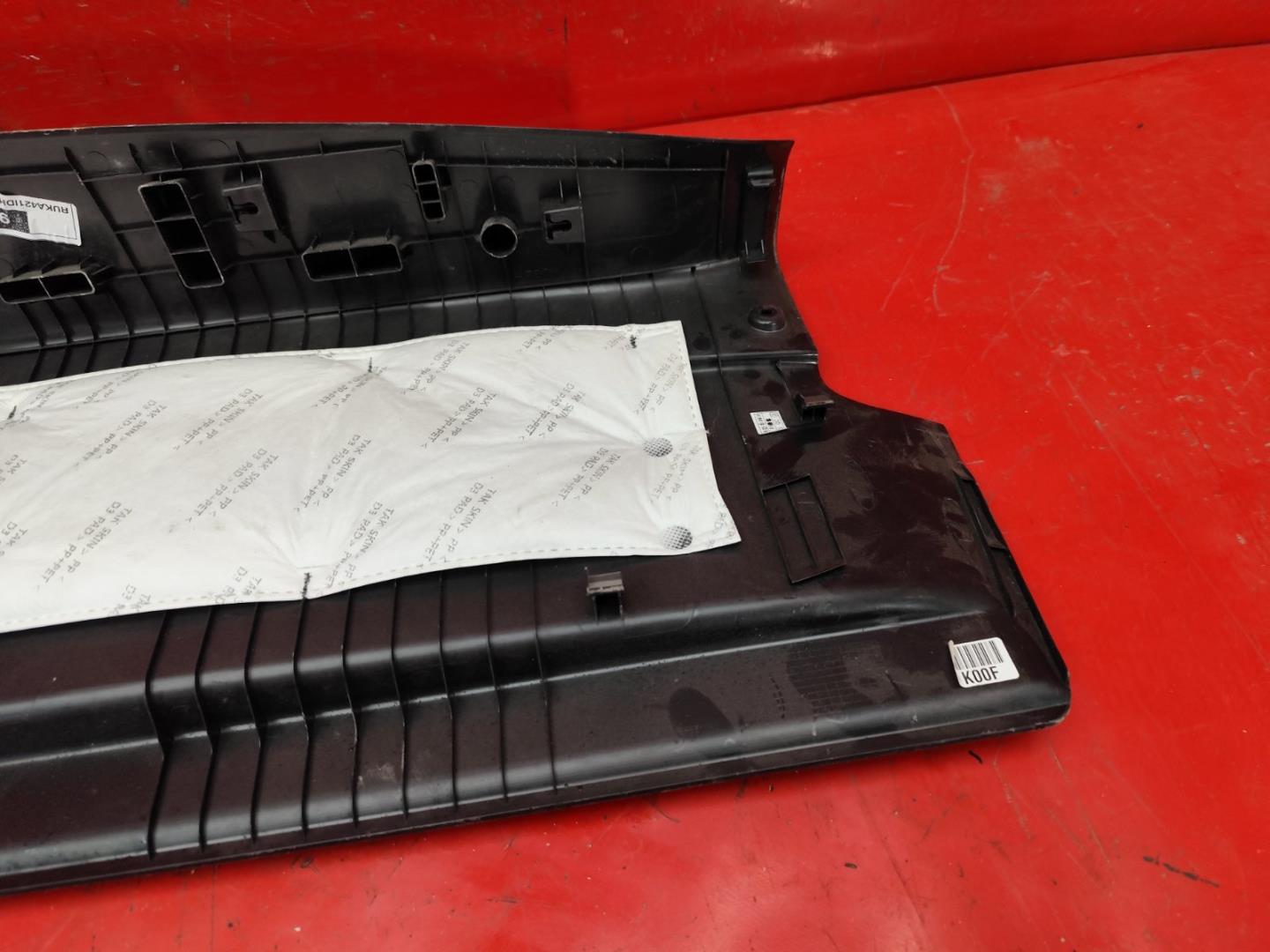 Кожух замка багажника