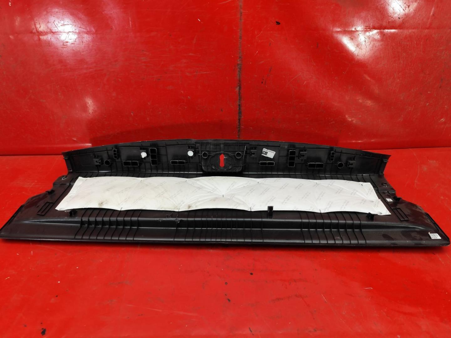 Кожух замка багажника