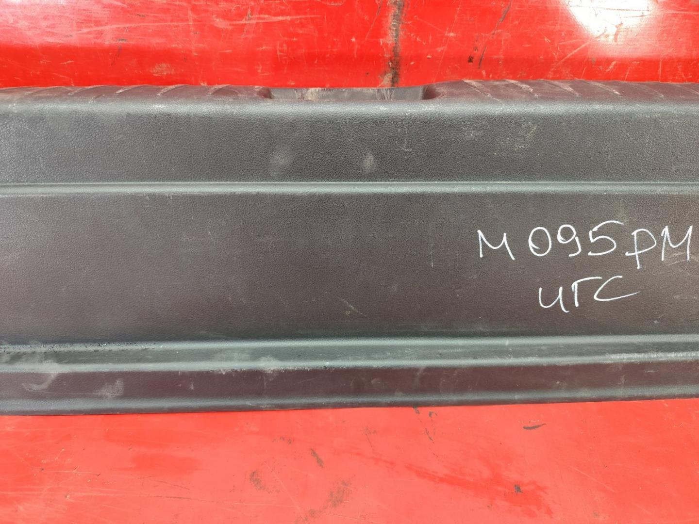 Кожух замка багажника