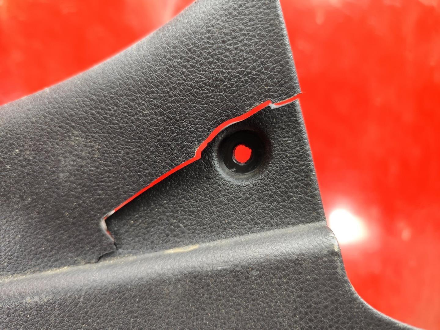 Кожух замка багажника