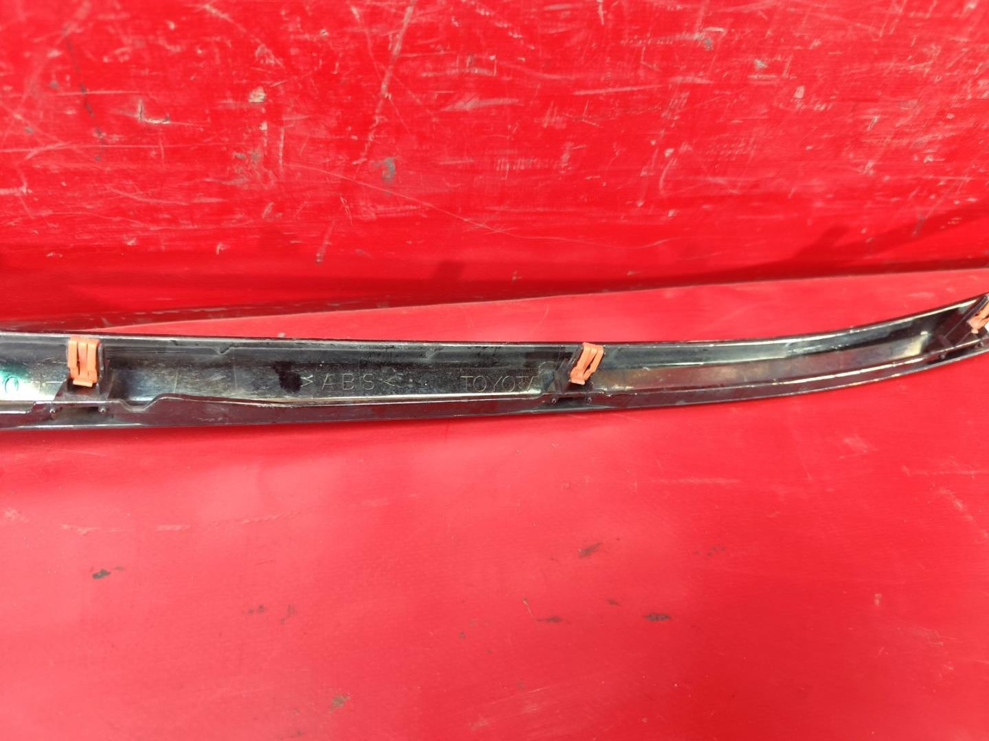 Молдинг фары