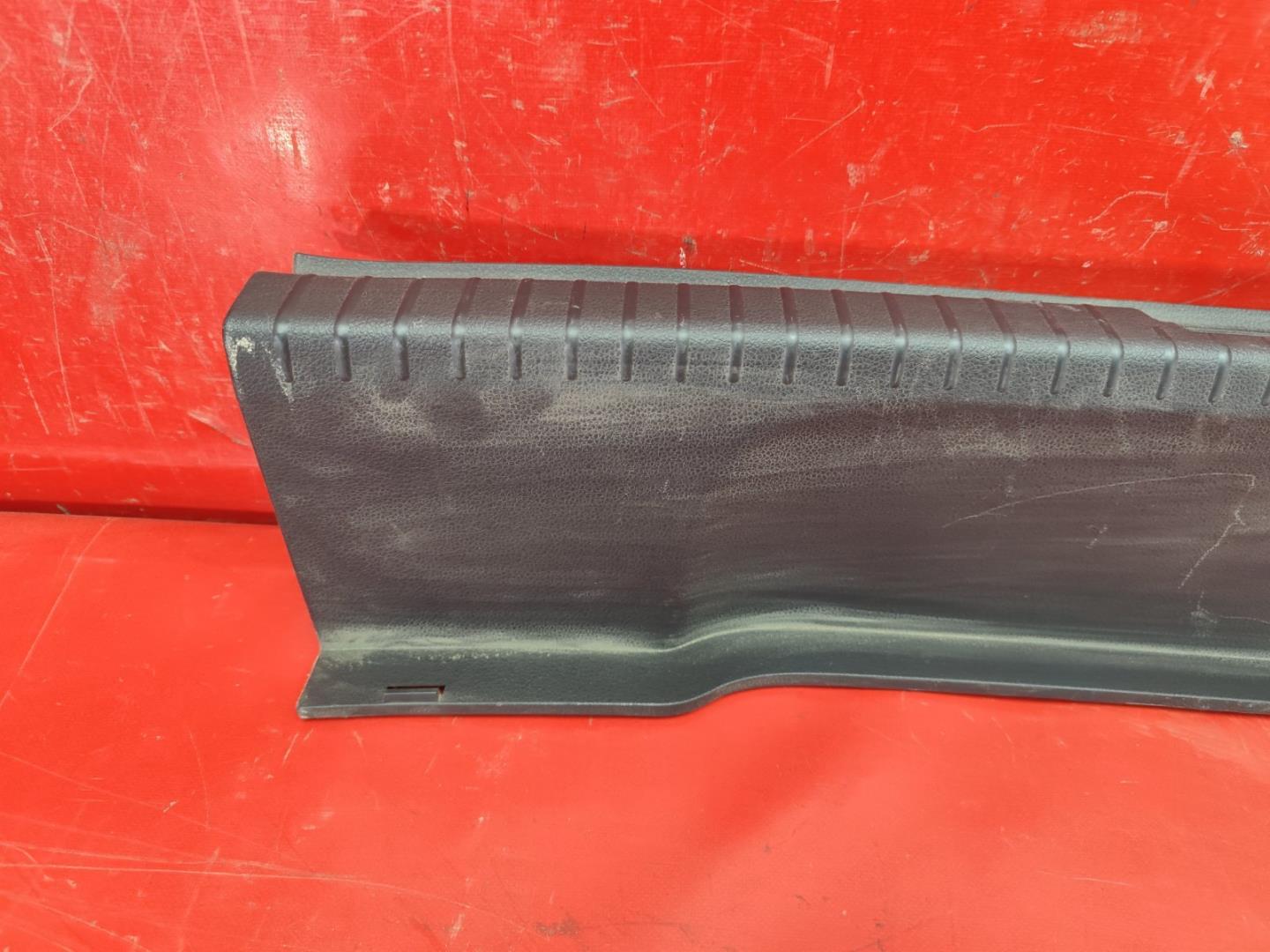 Кожух замка багажника