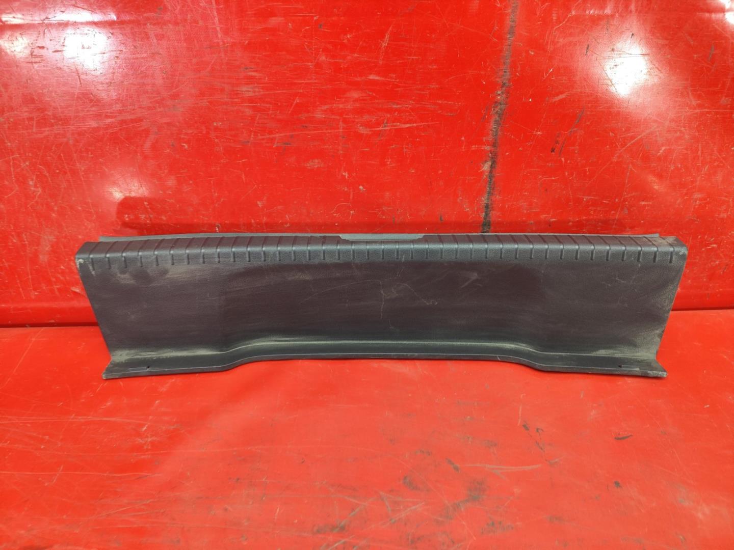 Кожух замка багажника