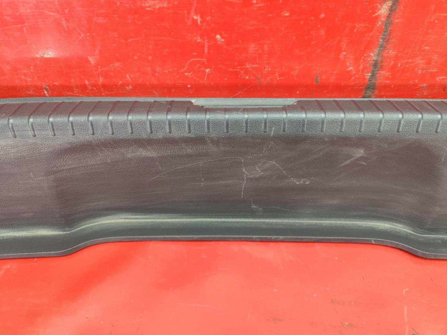 Кожух замка багажника