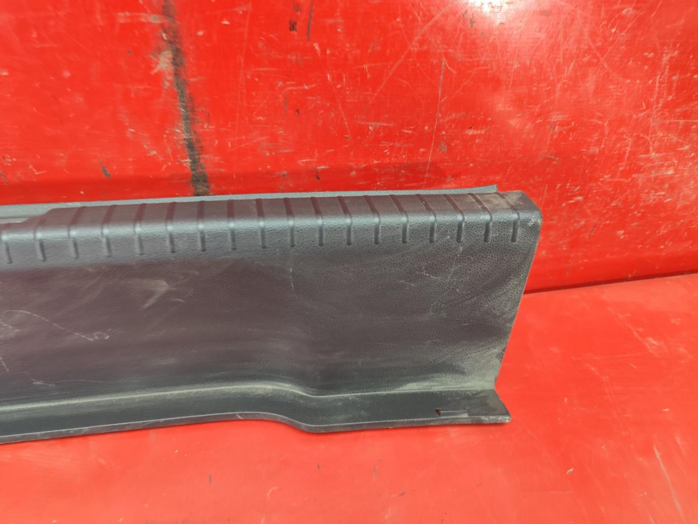 Кожух замка багажника