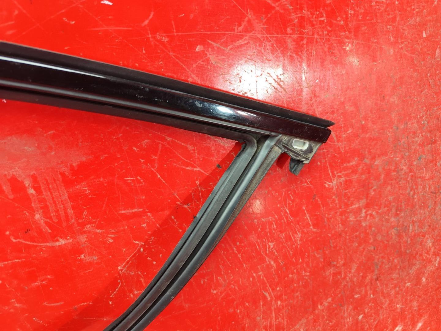 Уплотнитель двери