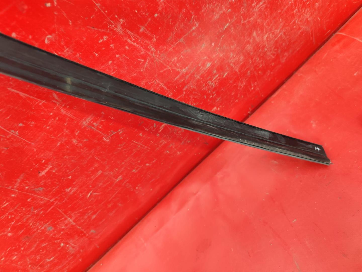 Уплотнитель двери