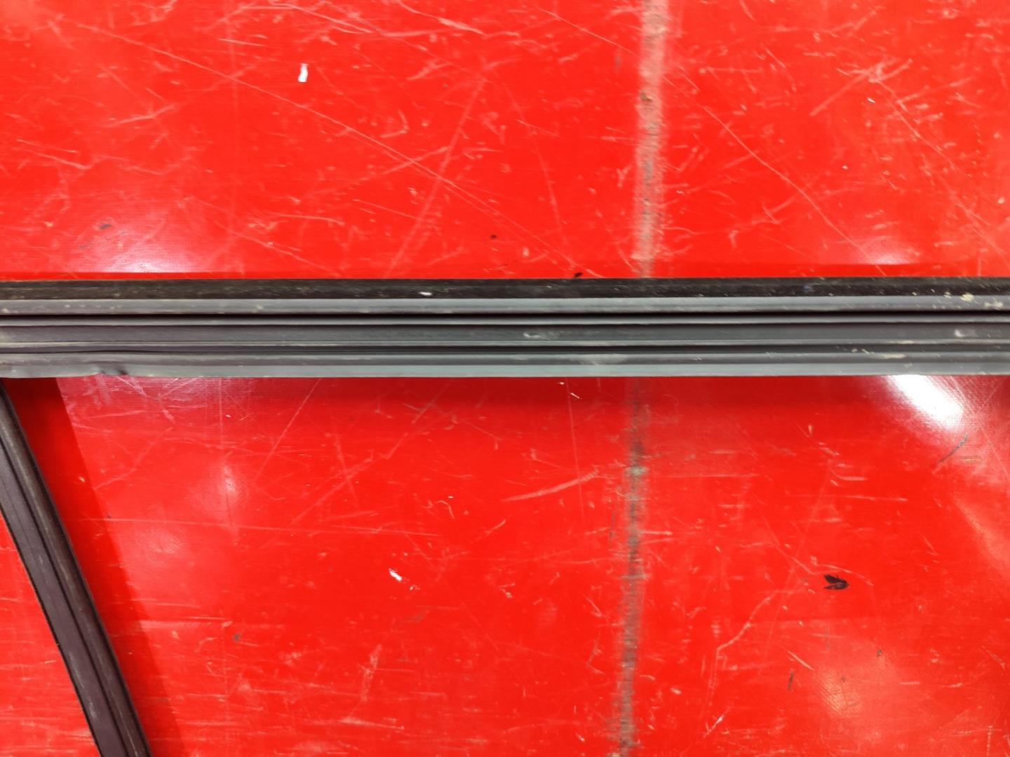 Уплотнитель двери