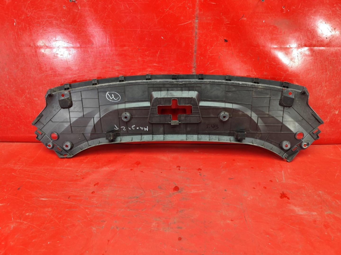 Кожух замка капота