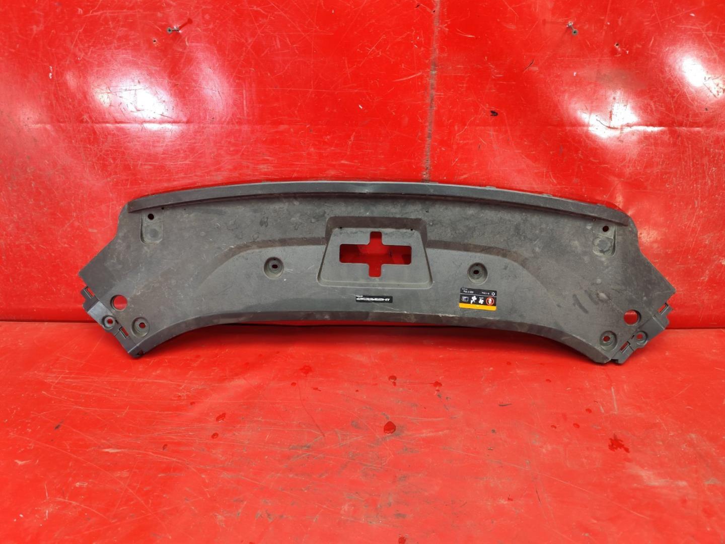 Кожух замка капота