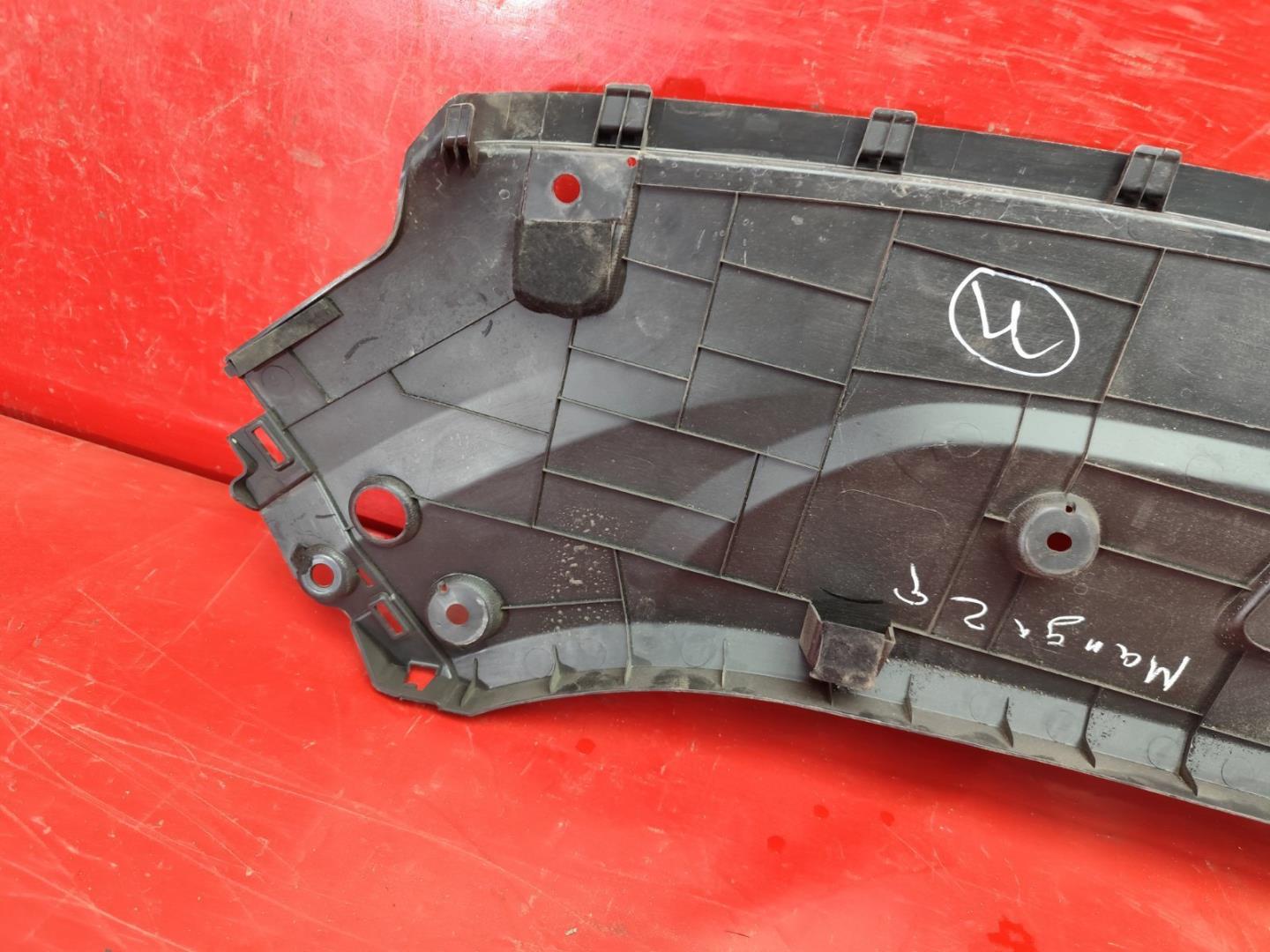 Кожух замка капота