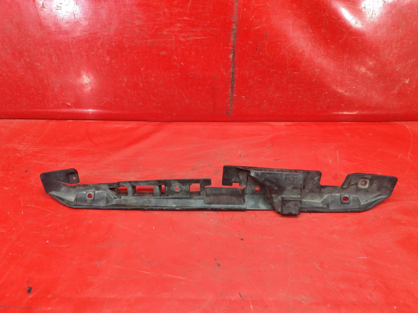 Кожух замка капота