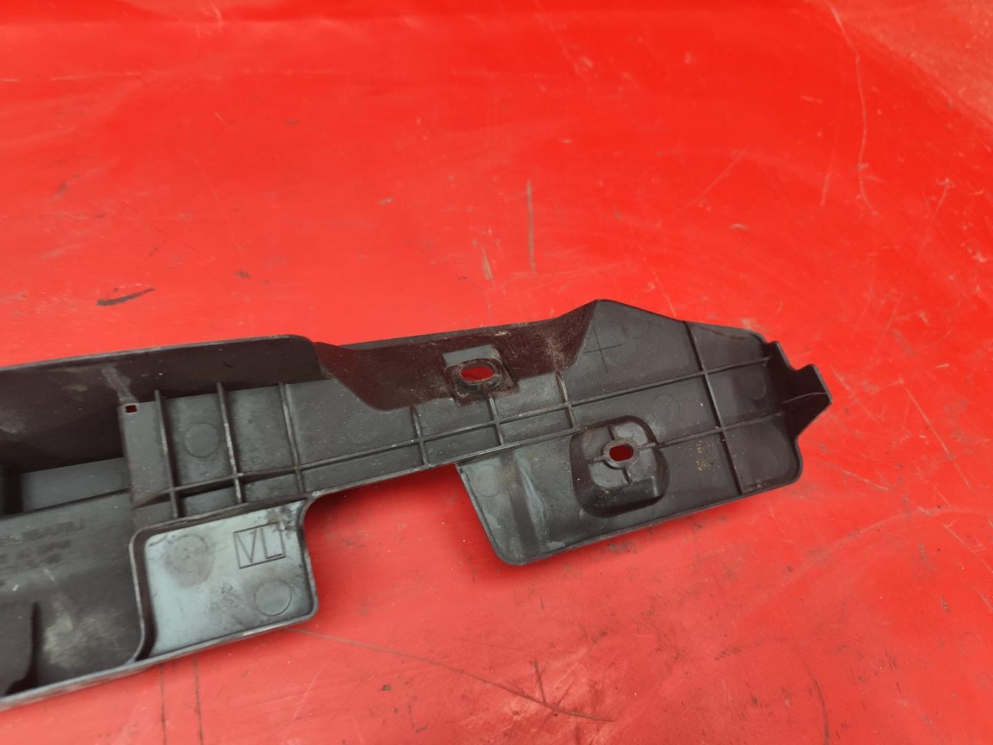 Кожух замка капота