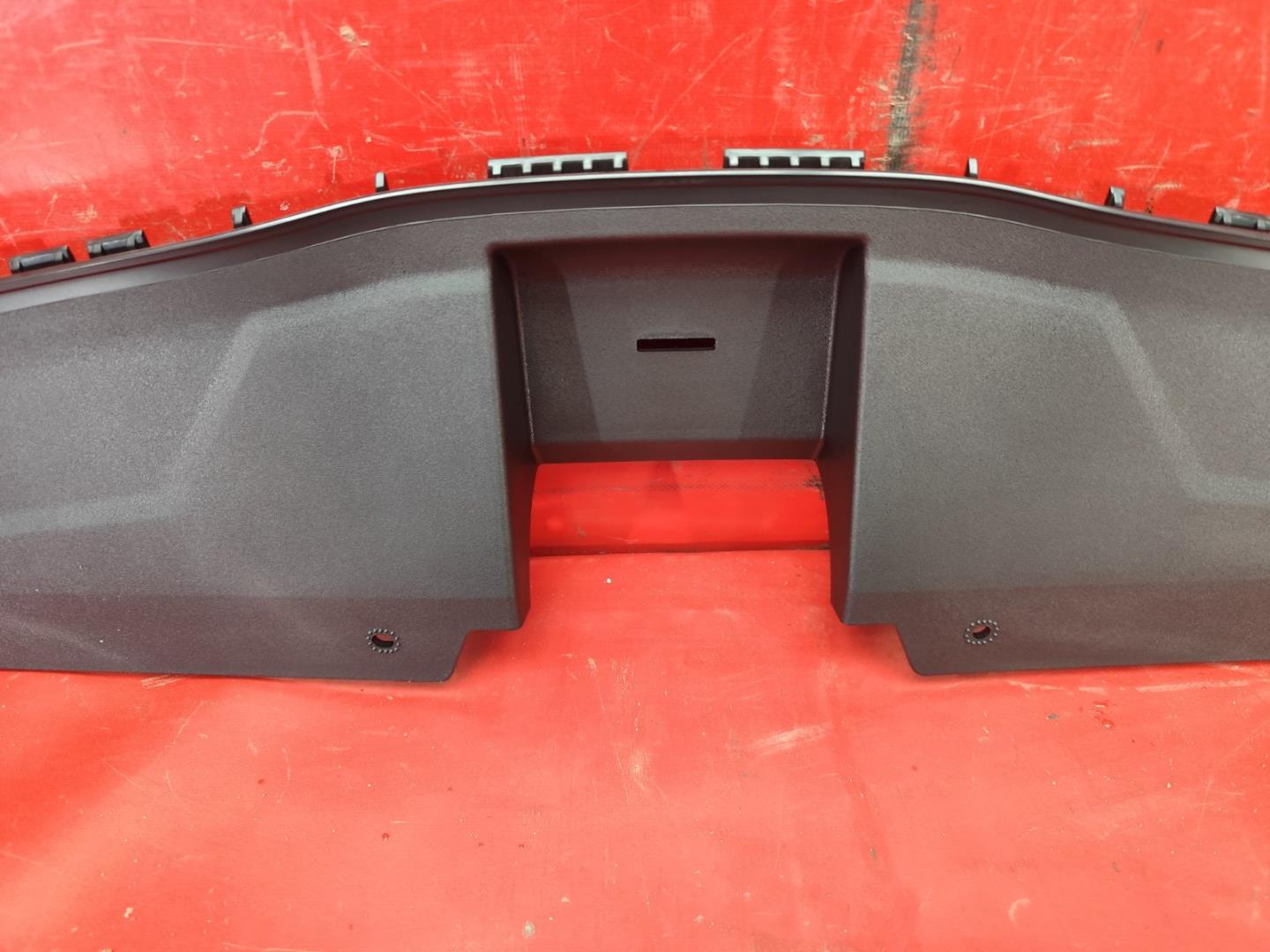 Кожух замка капота