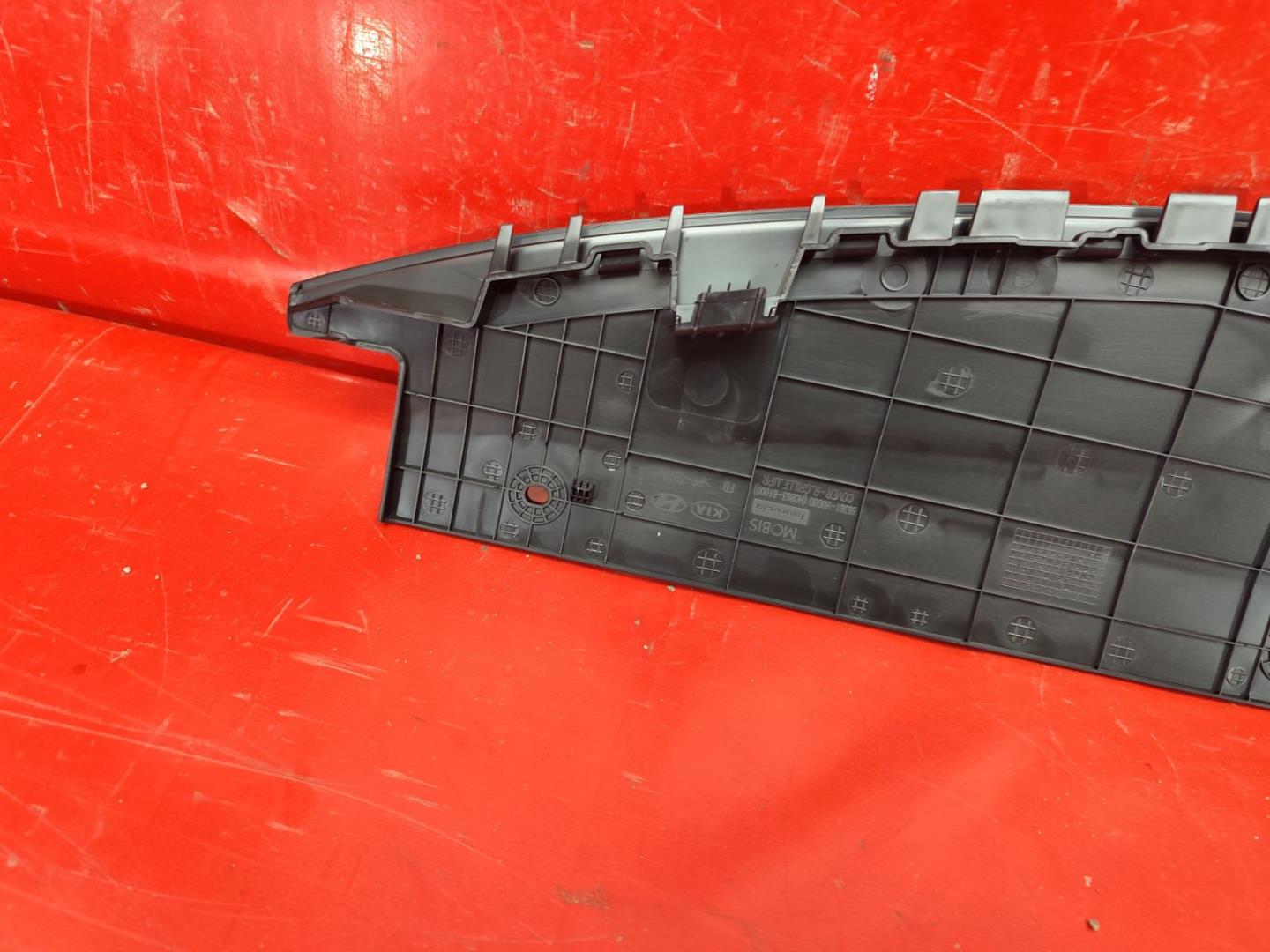 Кожух замка капота